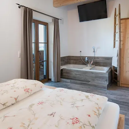 Seehof Am Waginger Апартаменты *